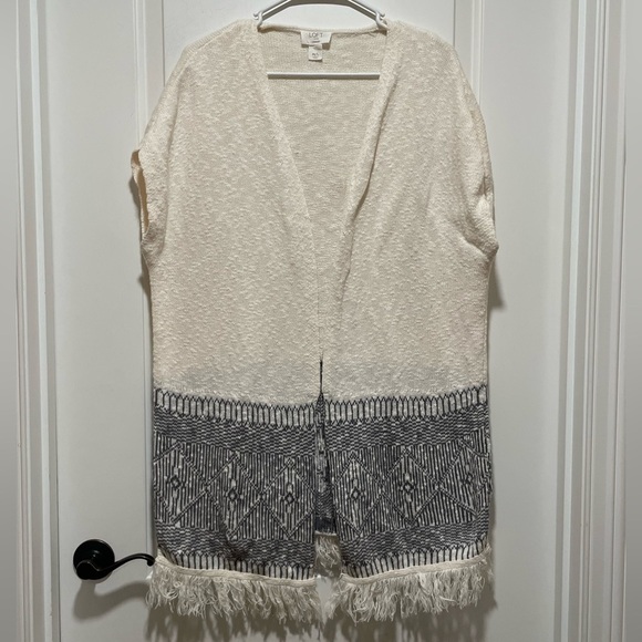 LOFT Sweaters - Boho Chic & Comfy Loft Lounge M/L Cream Gray Aztec Fringe Short Sleeve Cardigan